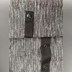 Lululemon Vinyasa Scarf Black‎ Stripe Snap Infinity Wrap | Excellent Pre-Owned
